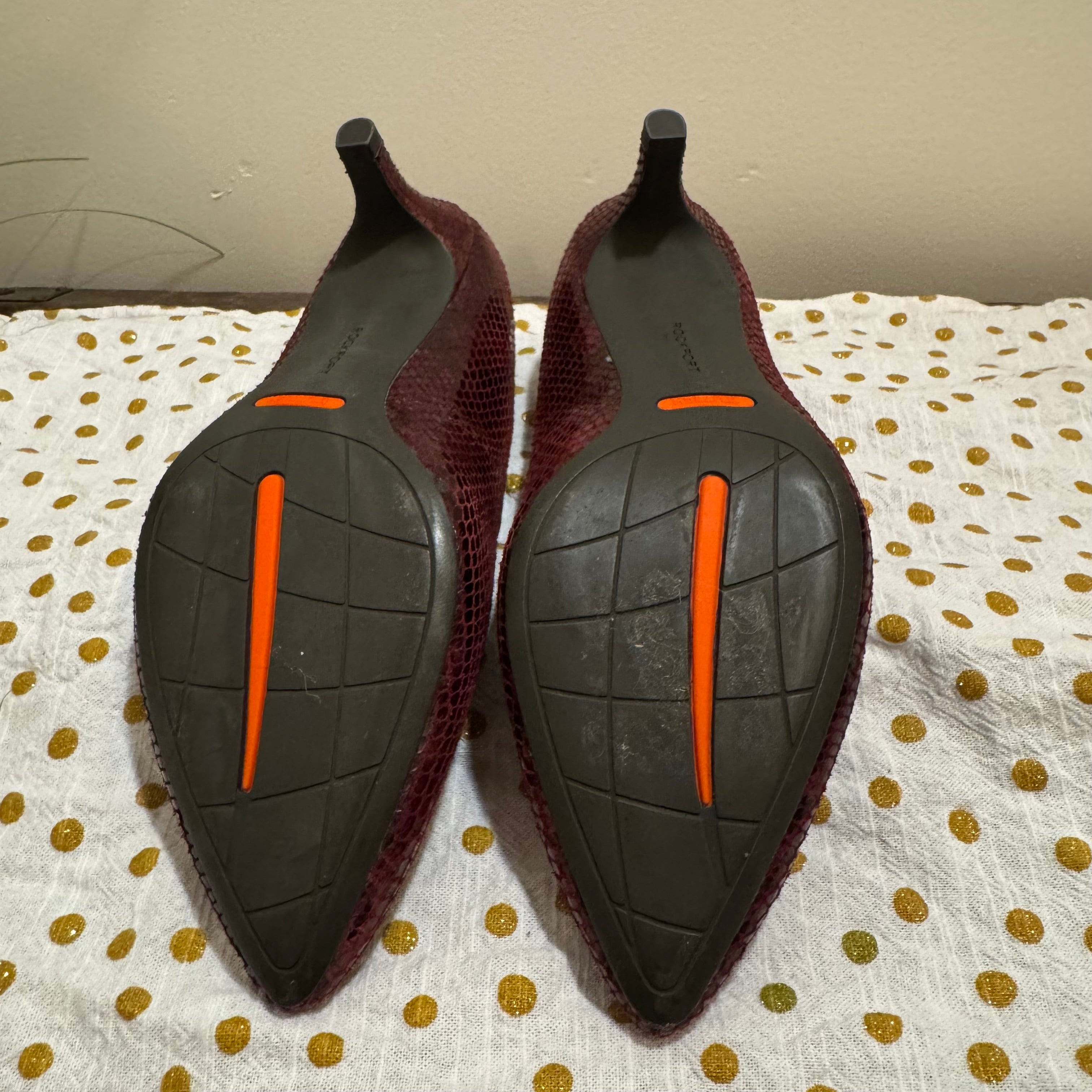 ROCKPORT TOTAL MOTION SNAKE SKIN DESIGN LEATHER PUMPS - consigned with VARDO Vintage & Valuables vvvardo.ca