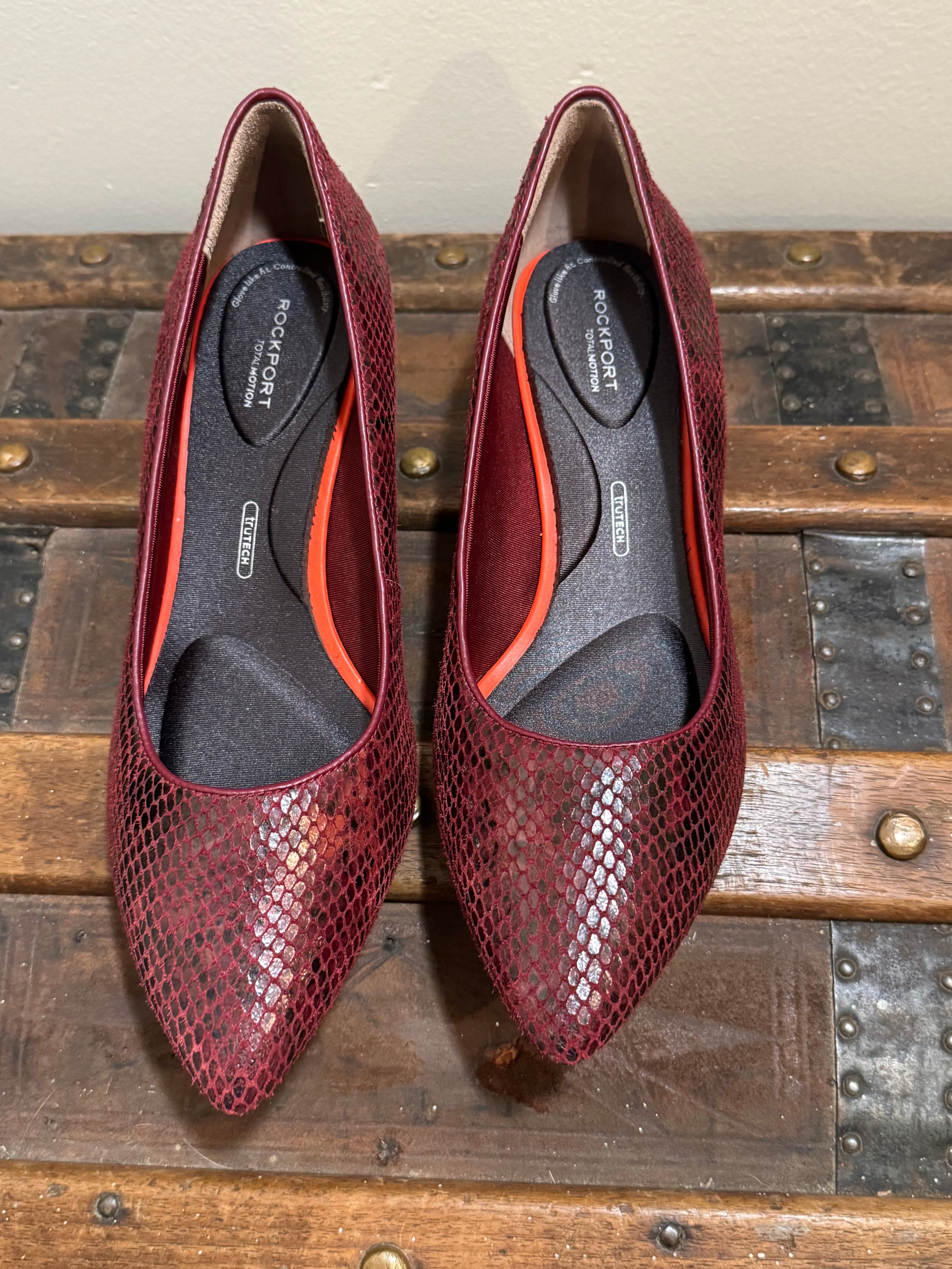 ROCKPORT TOTAL MOTION SNAKE SKIN DESIGN LEATHER PUMPS - consigned with VARDO Vintage & Valuables vvvardo.ca