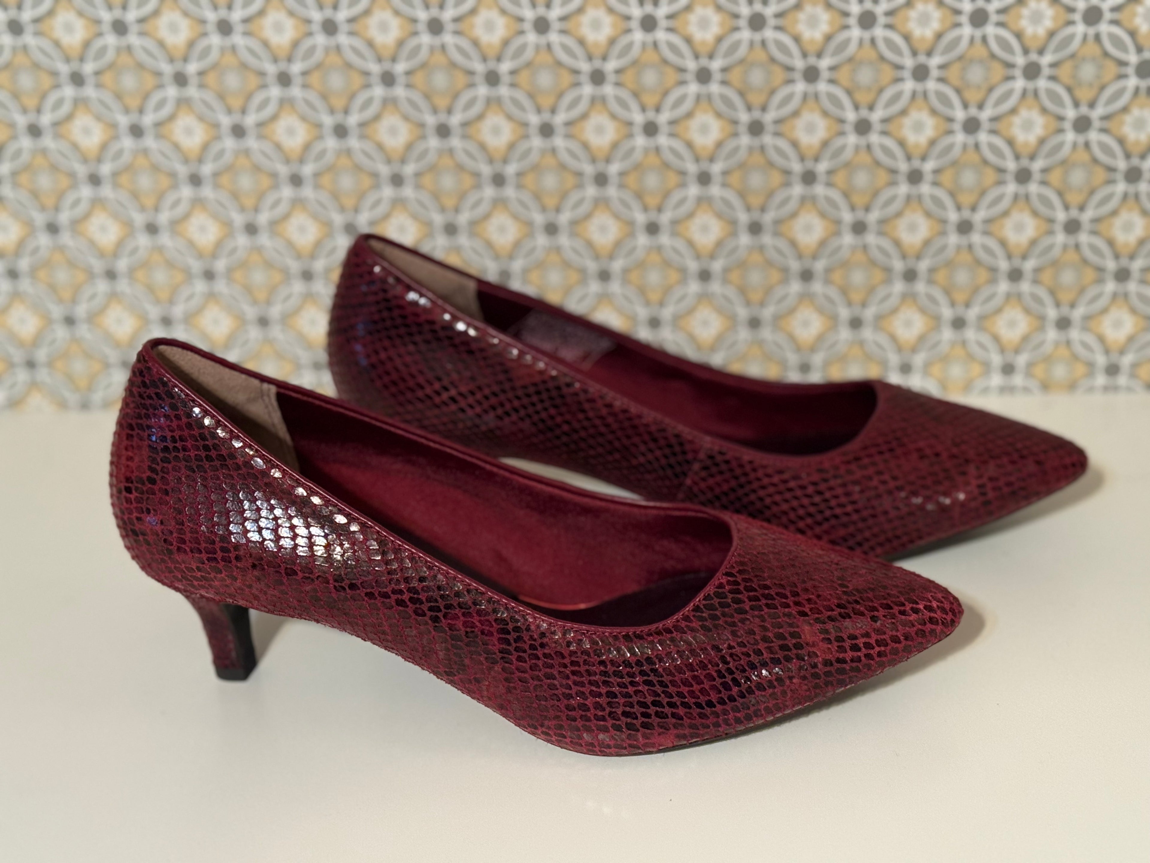 ROCKPORT TOTAL MOTION SNAKE SKIN DESIGN LEATHER PUMPS - consigned with VARDO Vintage & Valuables vvvardo.ca