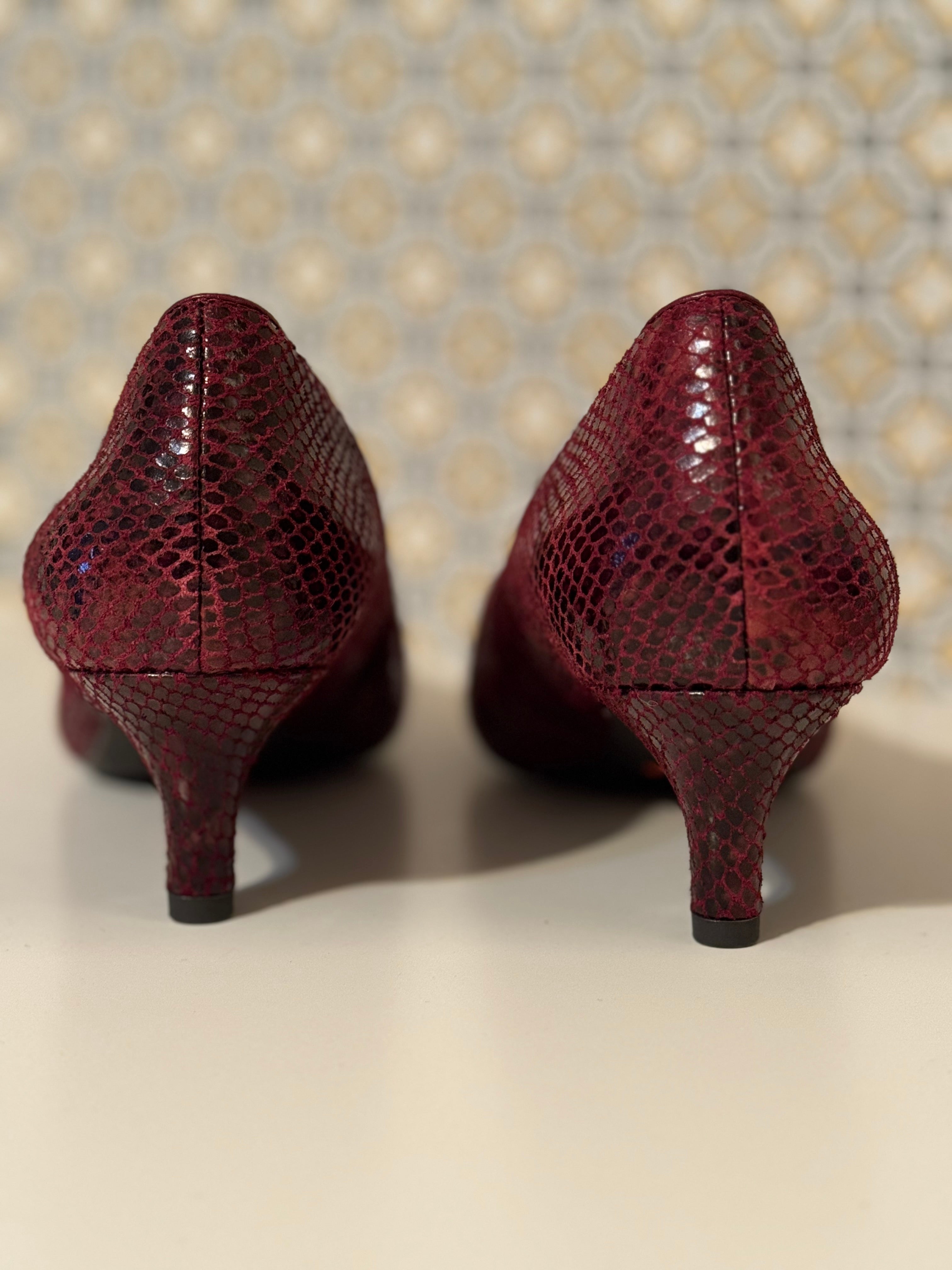 ROCKPORT TOTAL MOTION SNAKE SKIN DESIGN LEATHER PUMPS - consigned with VARDO Vintage & Valuables vvvardo.ca