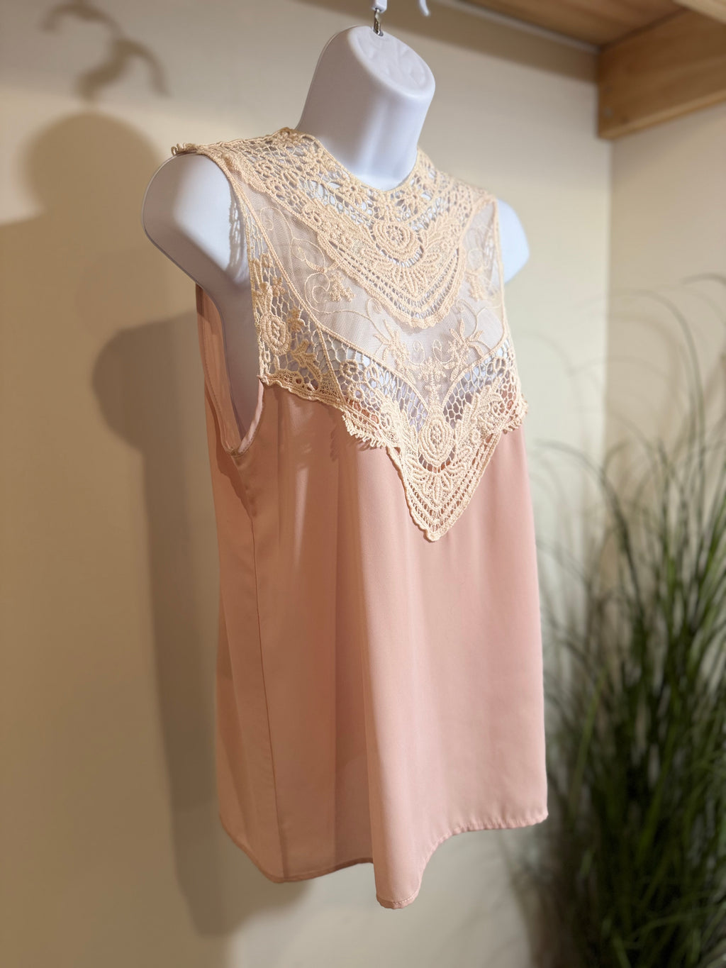Sleeveless Crochet Lace Blouse- Pink