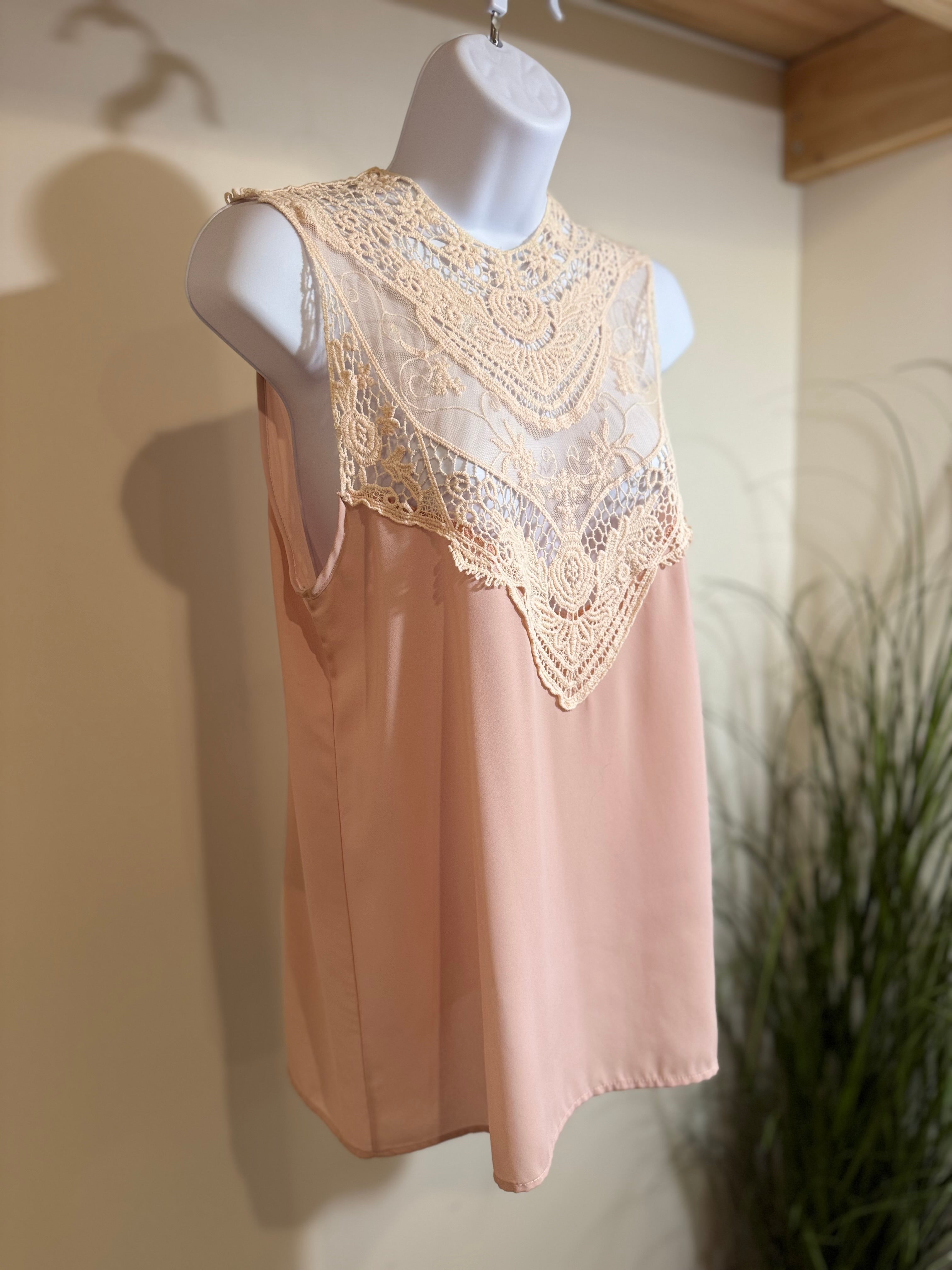 Sleeveless Crochet Lace Blouse- Pink