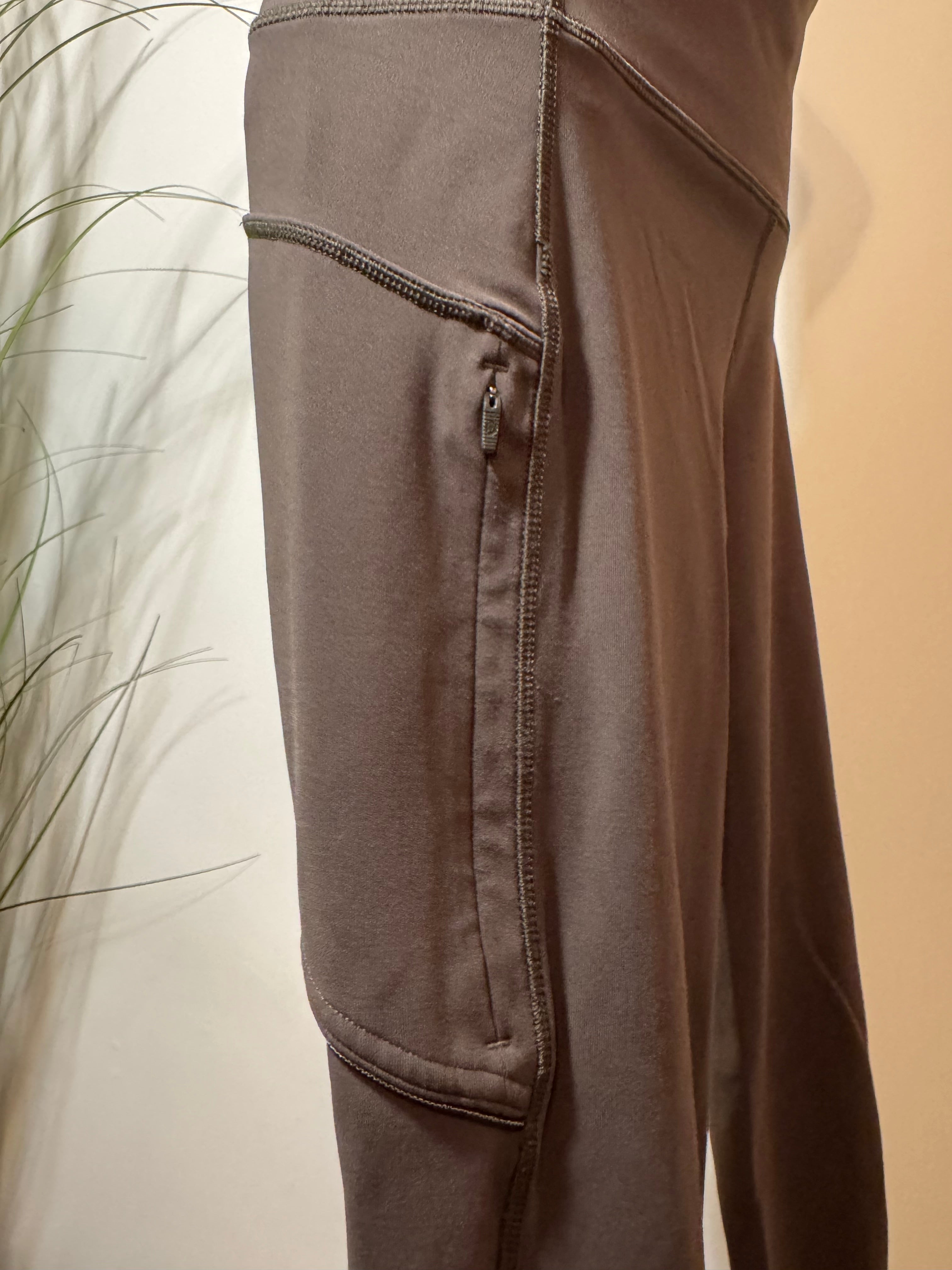 Lululemon Green/Grey High-Rise Crop Leggings - 21 Inch