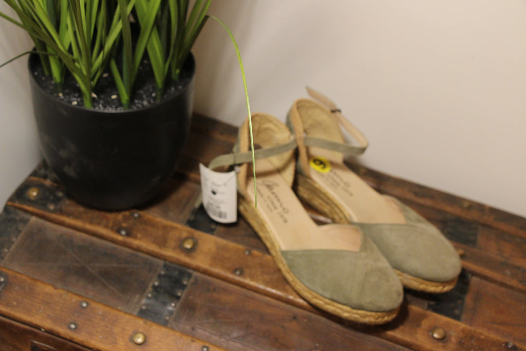 Brand New Size 9 Gaimo Wedges Made in Spain