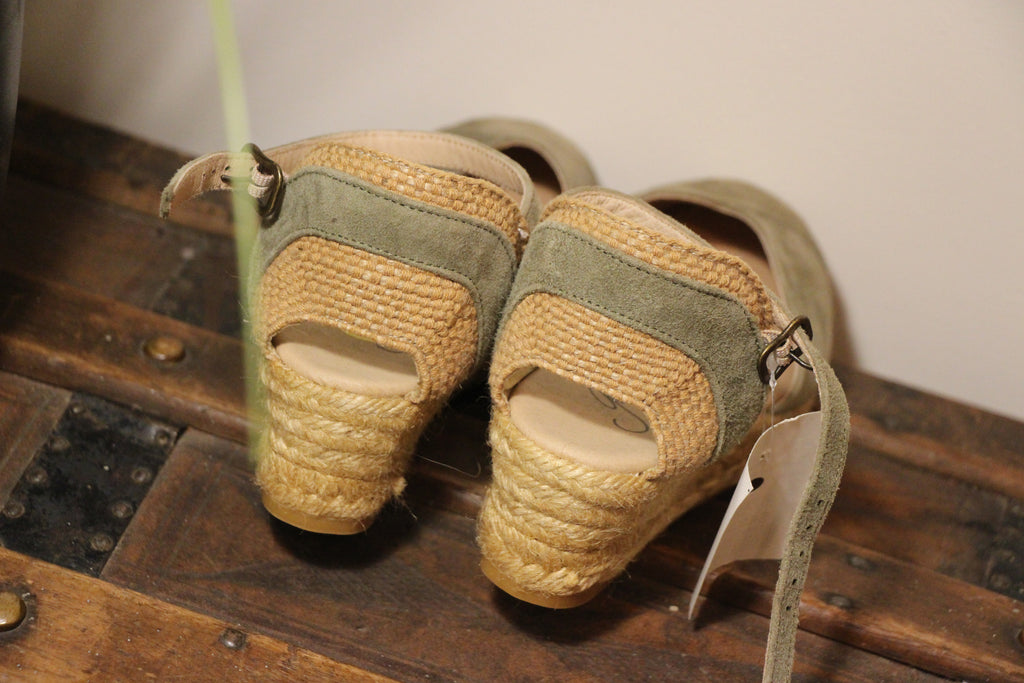 Brand New Size 9 Gaimo Wedges Made in Spain