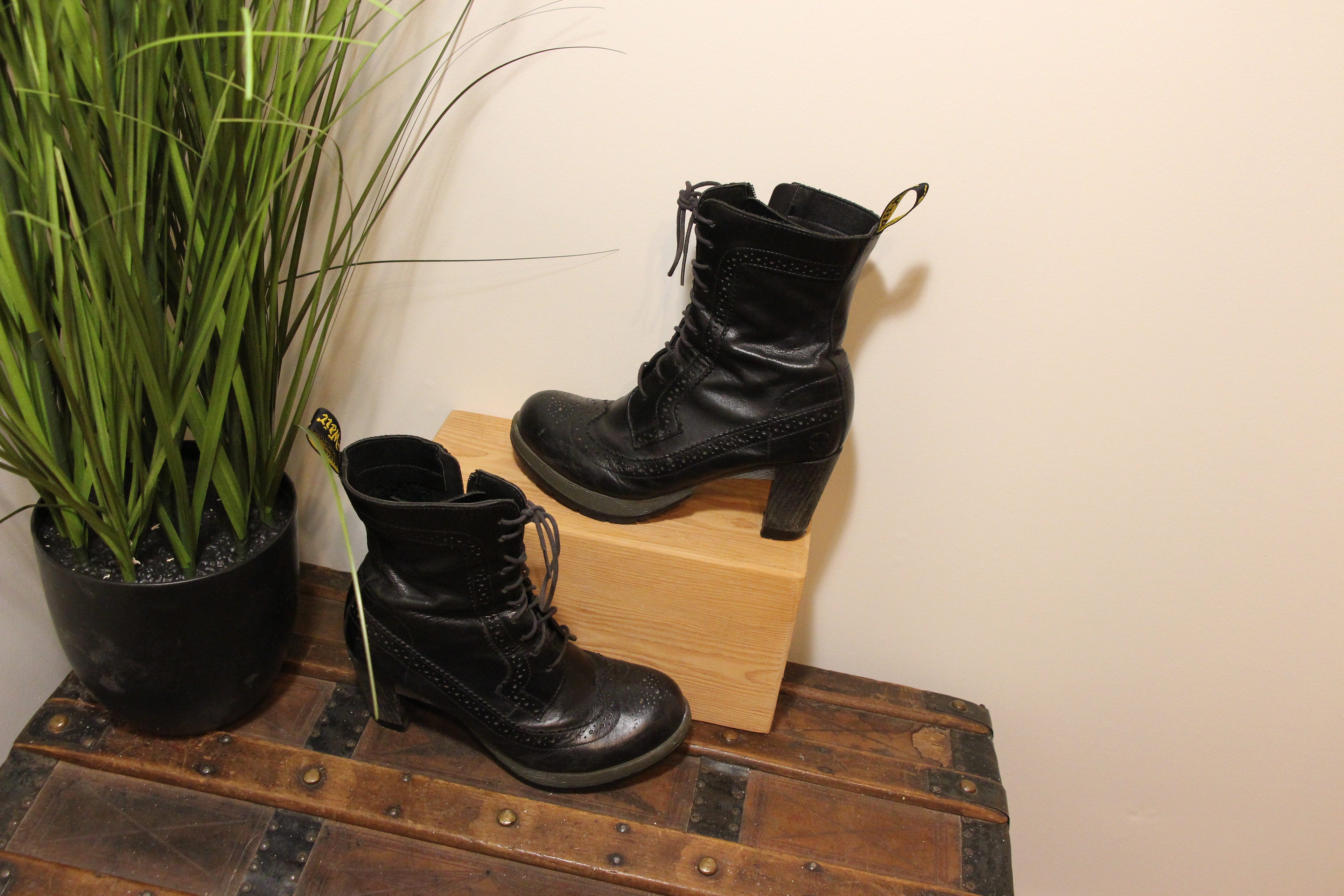 Rare Size 8 Doc Martens High Heel Oxford Women's Boots