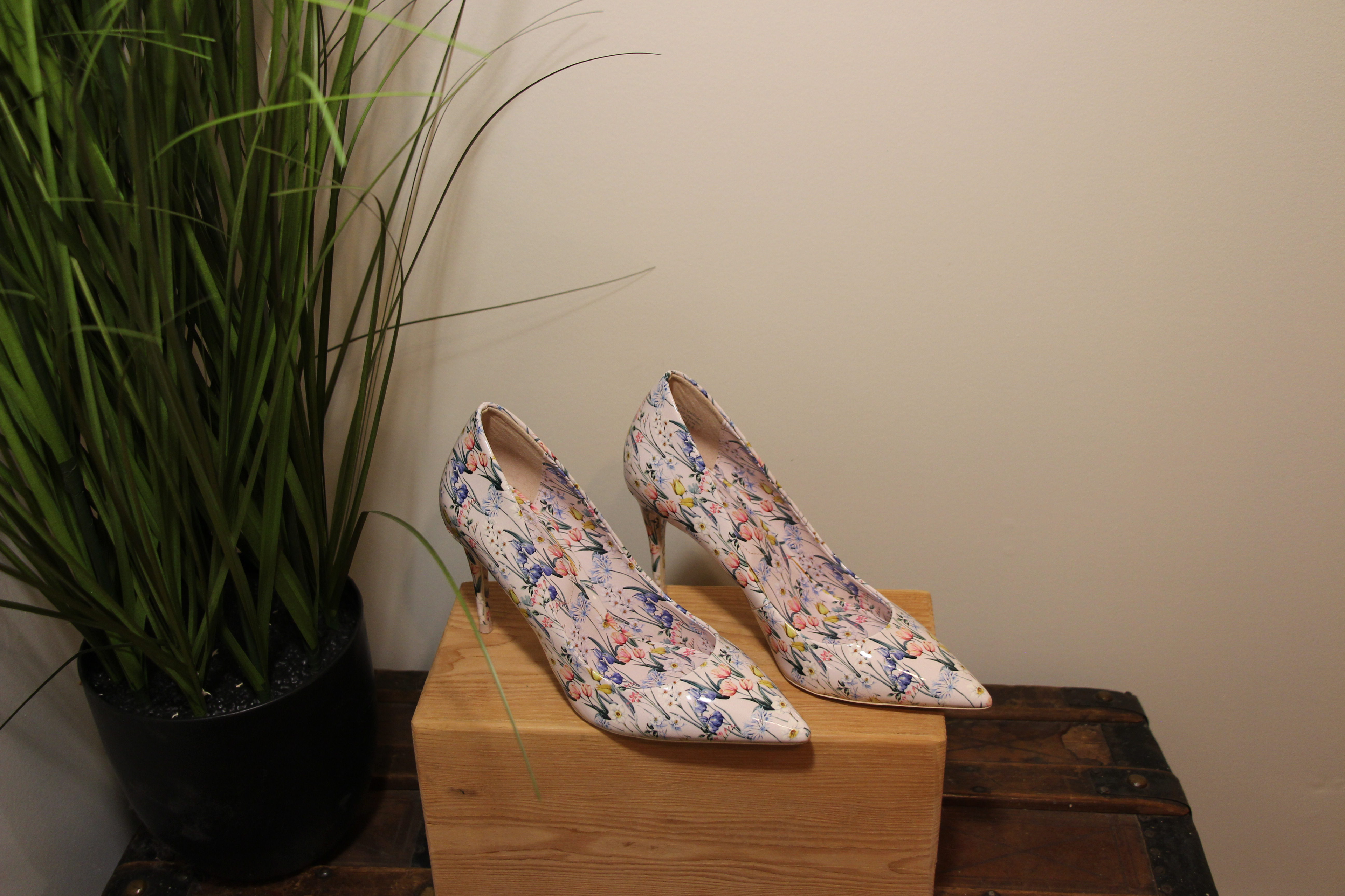 Size 8 Aldo Floral Print 3 Inch Pumps
