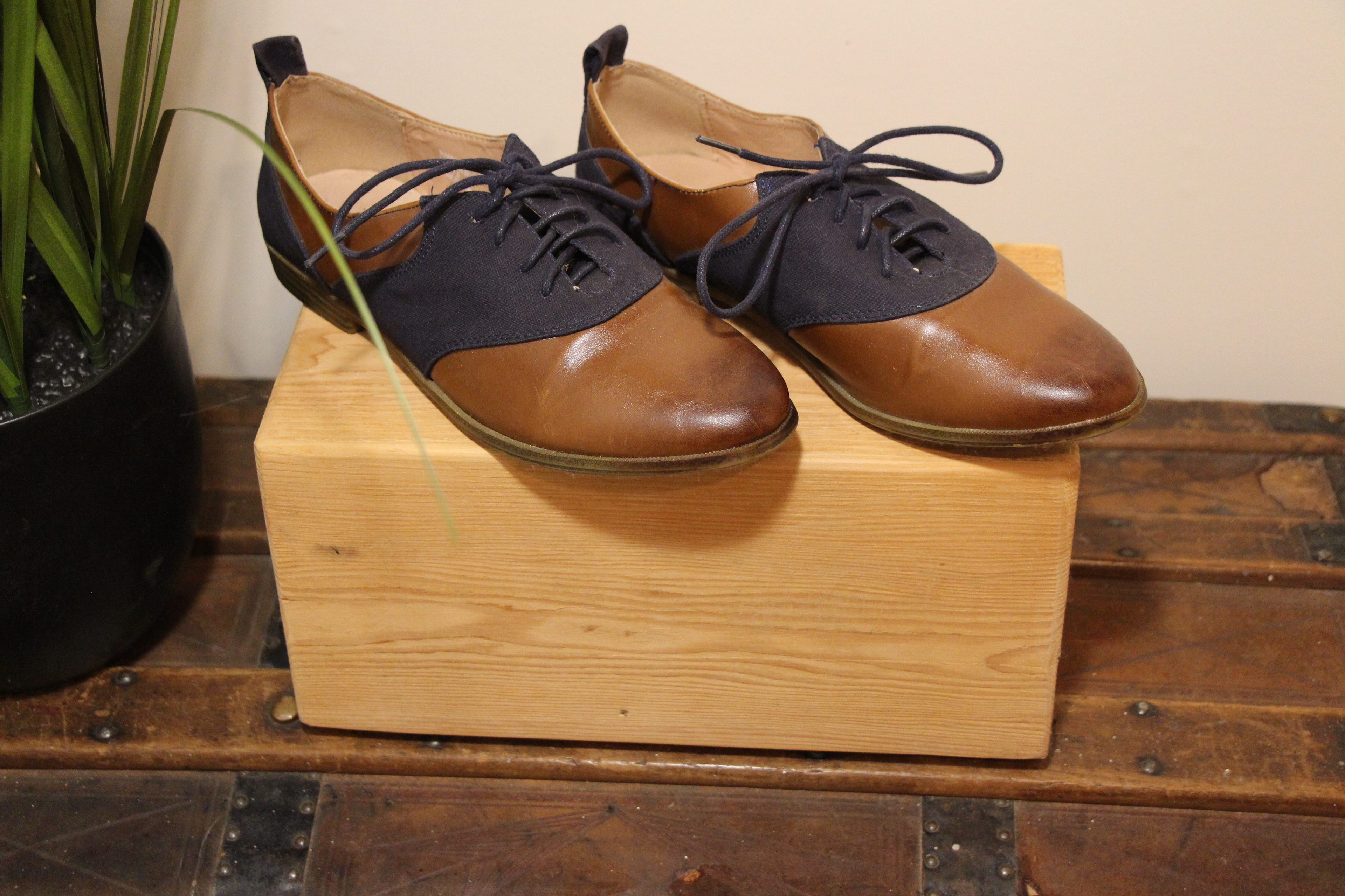 Size 7.5 Restricted Blue and Brown Saddle Shoes Oxfords