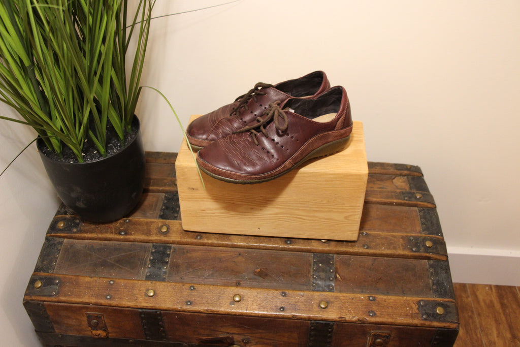 Size 38 Noat Lace Up Shoes for Women