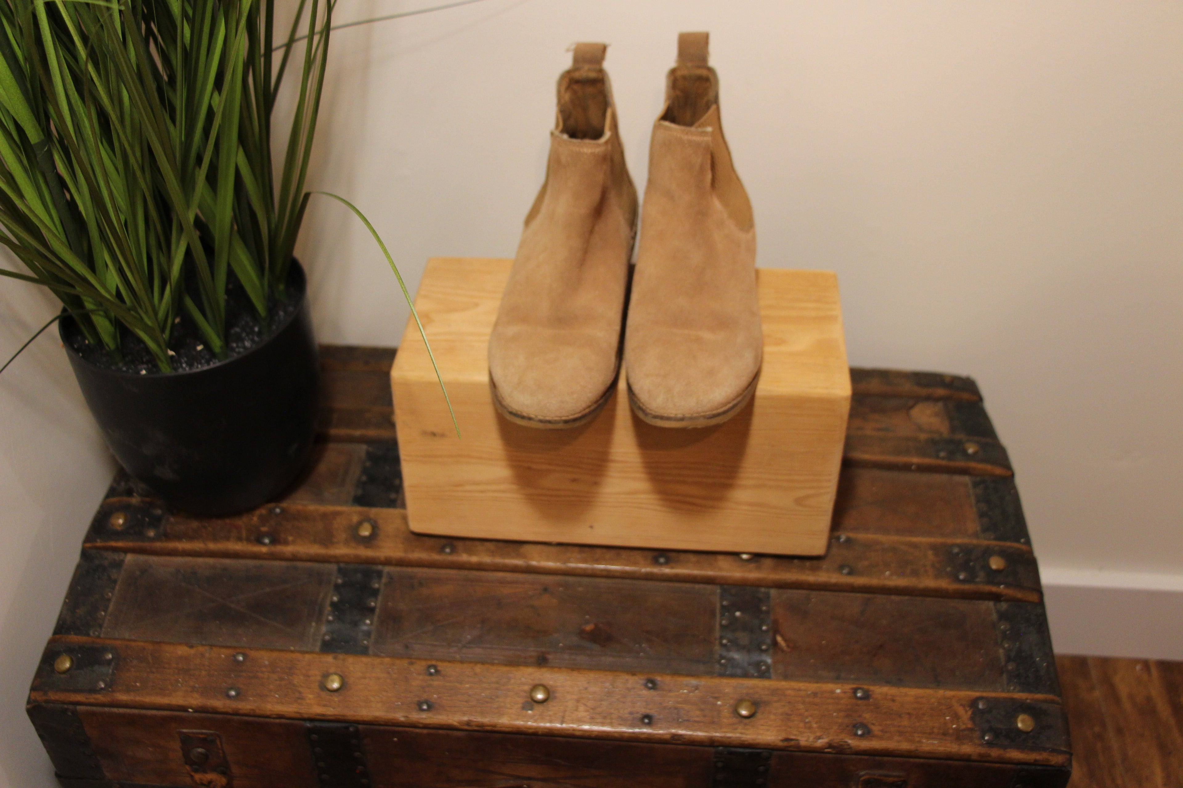 Size 7.5 Toms Desert Boots