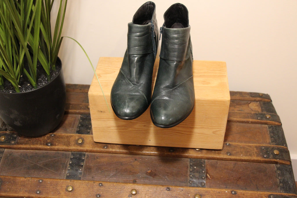 Size 38 Everybody by BV Moda Green Leather Zipper Boots