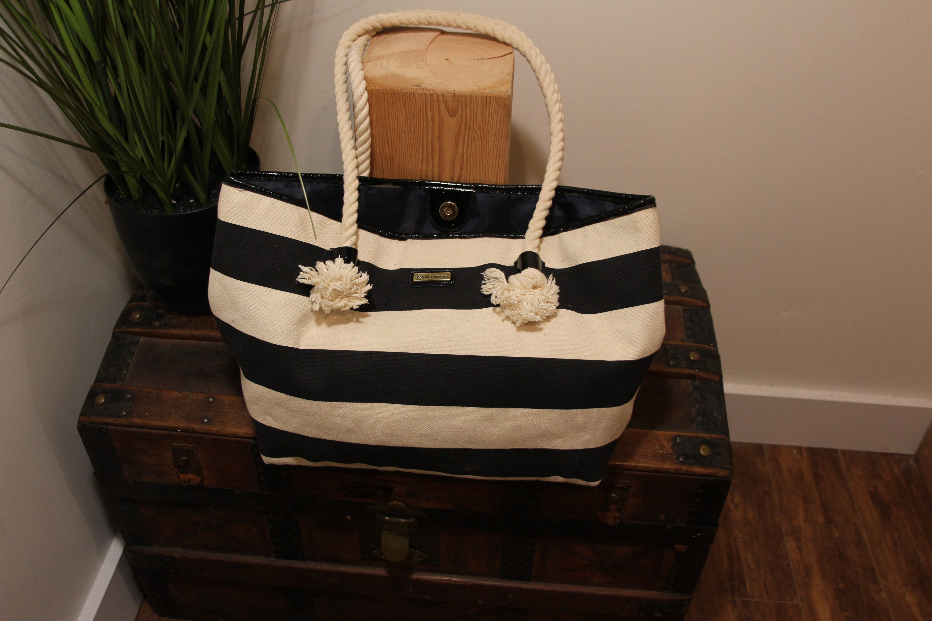 Tommy Hilfiger Nautical Style Handbag with Rope Handles
