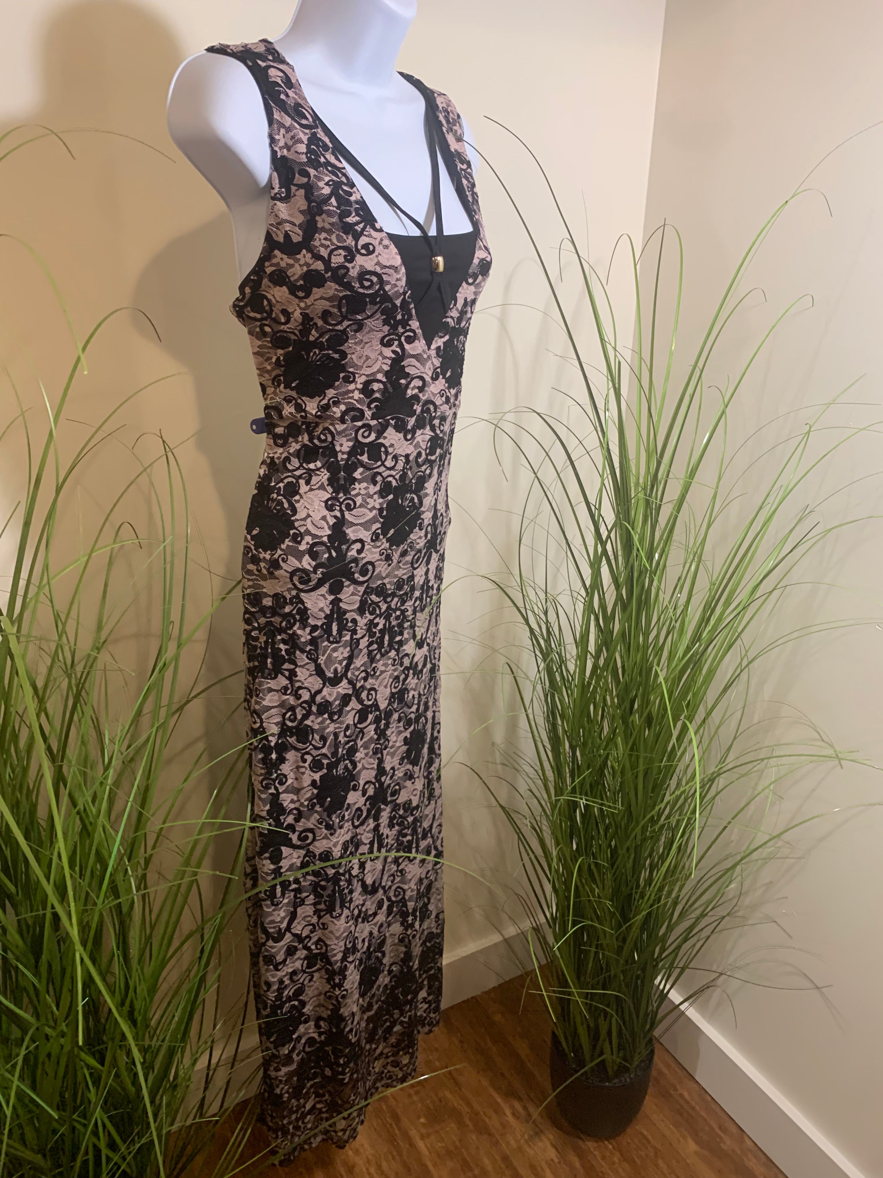 BROCHURE LACE DRESS - Consigned with VARDO Vintage & Valuables vvvardo.ca