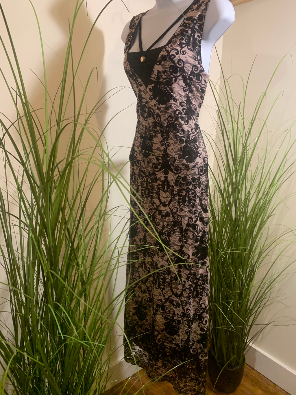 BROCHURE LACE DRESS - Consigned with VARDO Vintage & Valuables vvvardo.ca