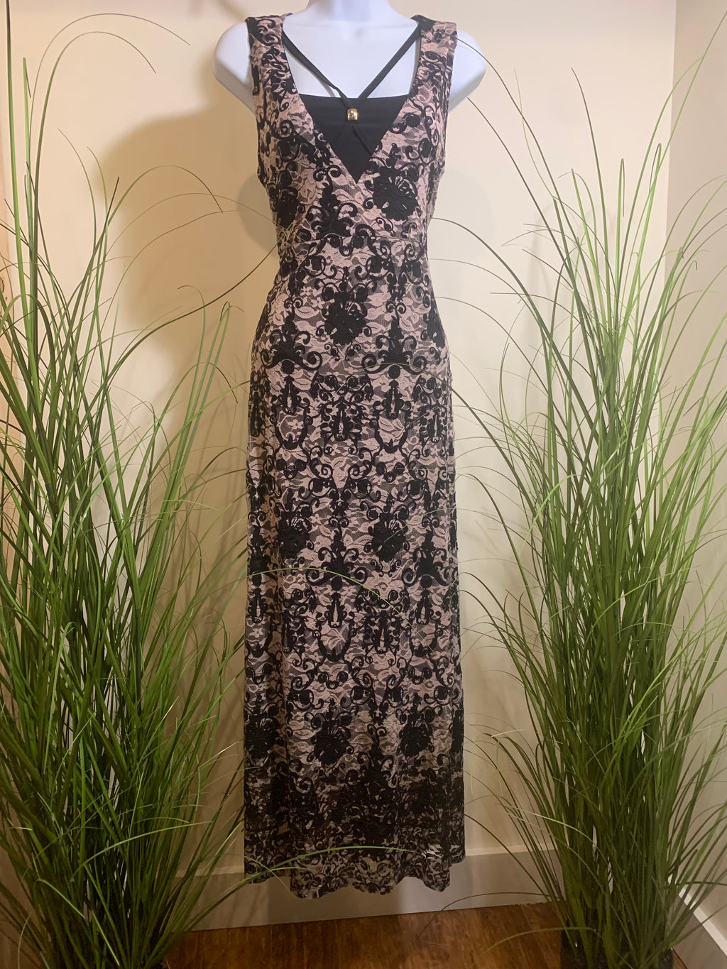 BROCHURE LACE DRESS - Consigned with VARDO Vintage & Valuables vvvardo.ca