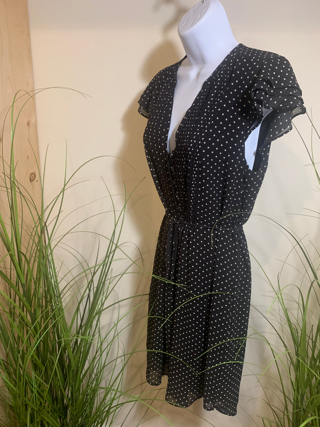 H&M DRESS - Consigned with VARDO Vintage & Valuables vvvardo.ca