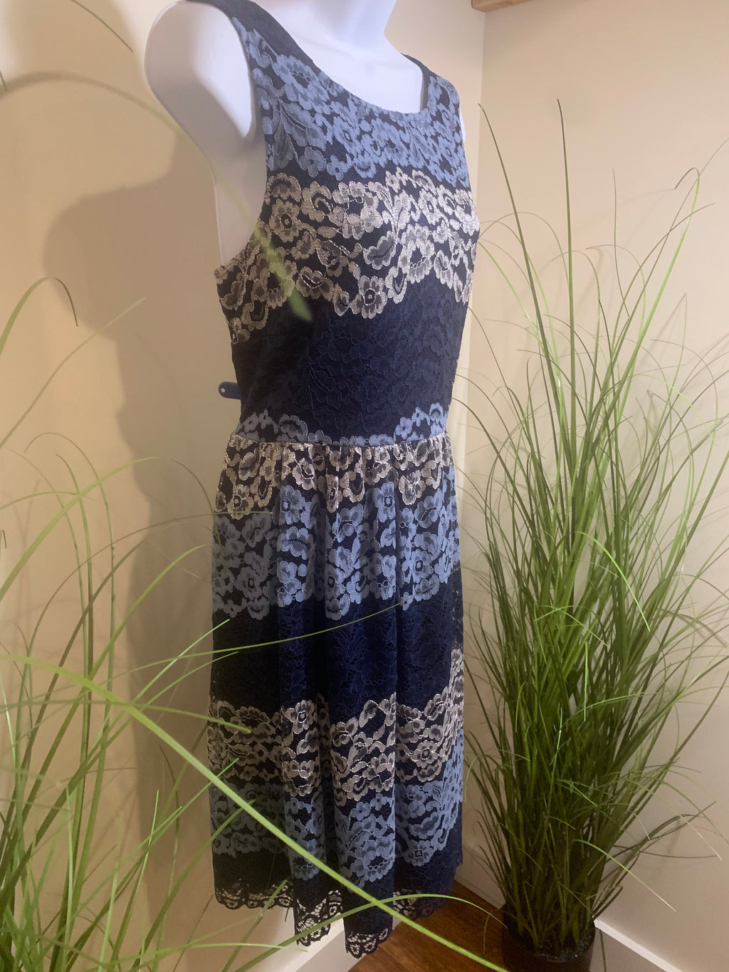 RICKI'S LACE DRESS - Consigned with VARDO Vintage & Valuables vvvardo.ca