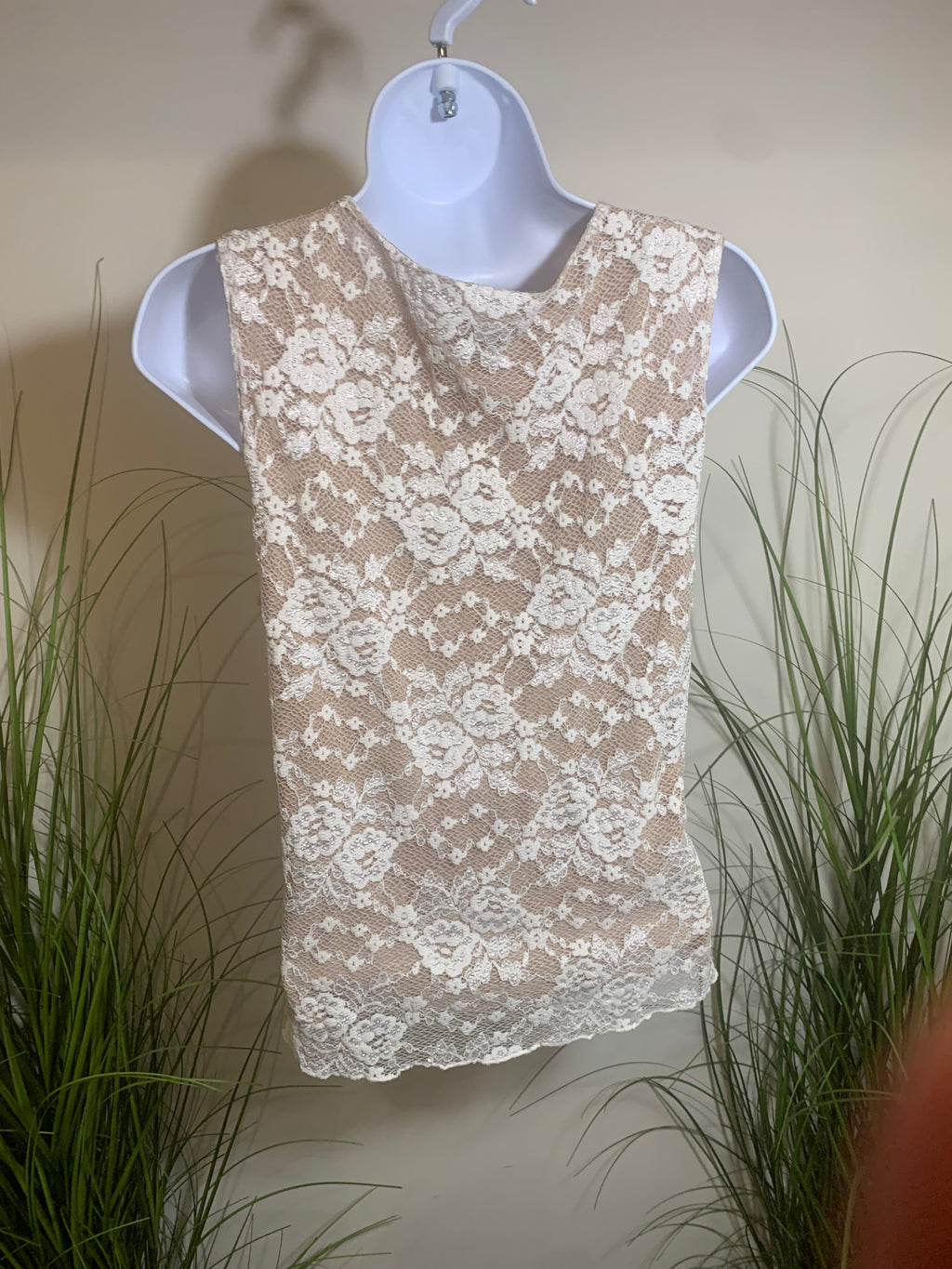 CABI LACE LINED CAMISOLE - Consigned with VARDO Vintage & Valuables vvvardo.ca