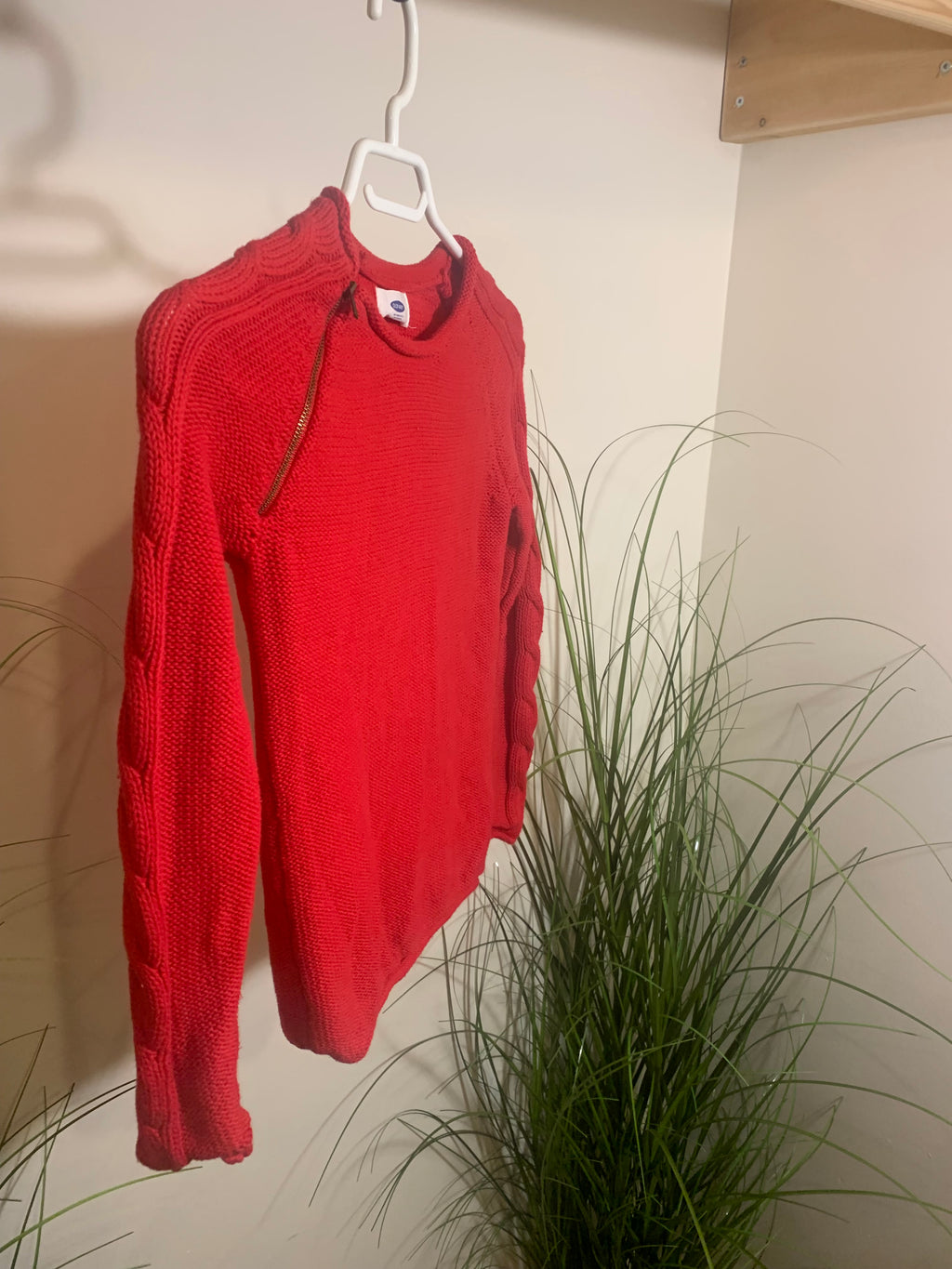 OLD NAVY FISHER KNIT SLEEVE SWEATER - Consigned with VARDO Vintage & Valuables vvvardo.ca