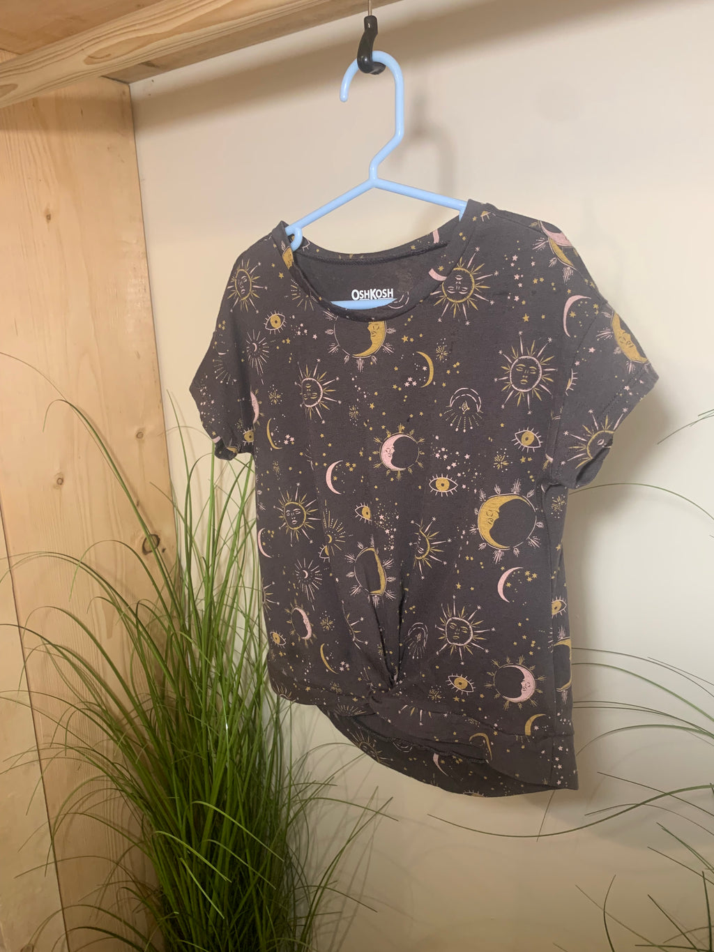 OSH KOSH UNIVERSE PRINT TSHIRT - Consigned with VARDO Vintage & Valuables vvvardo.ca