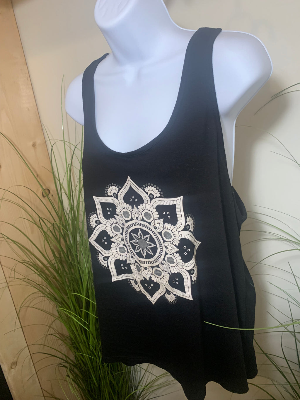 WAREHOUSE ONE MANDELA PRINTED TANK TOP - Consigned with VARDO Vintage & Valuables vvvardo.ca