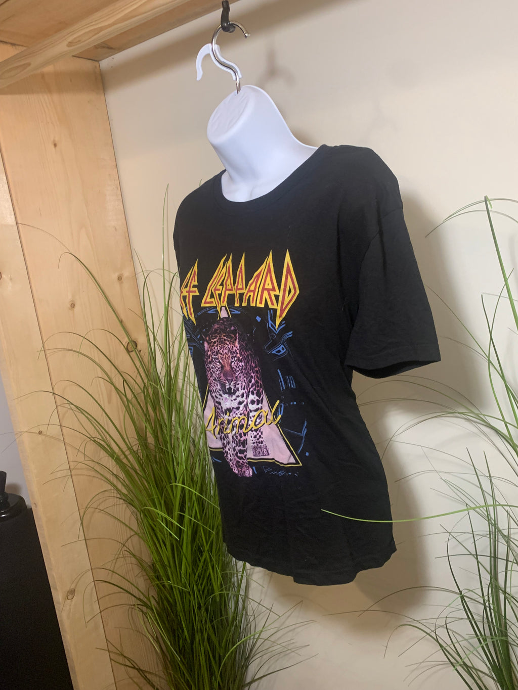 Def Leppard Animal T-Shirt Size L Women's