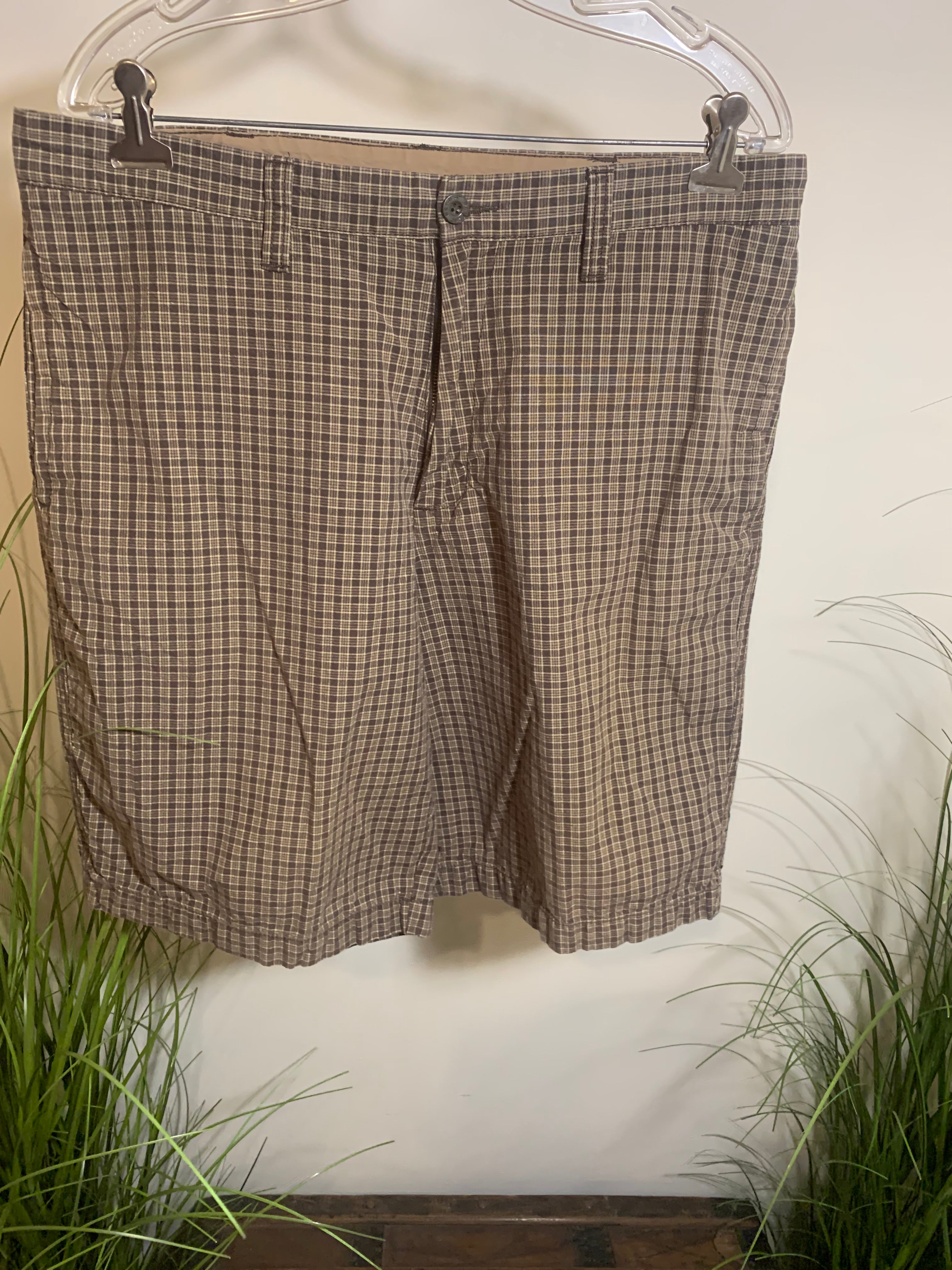 Size 36 Men's Retreat Dress Shorts
