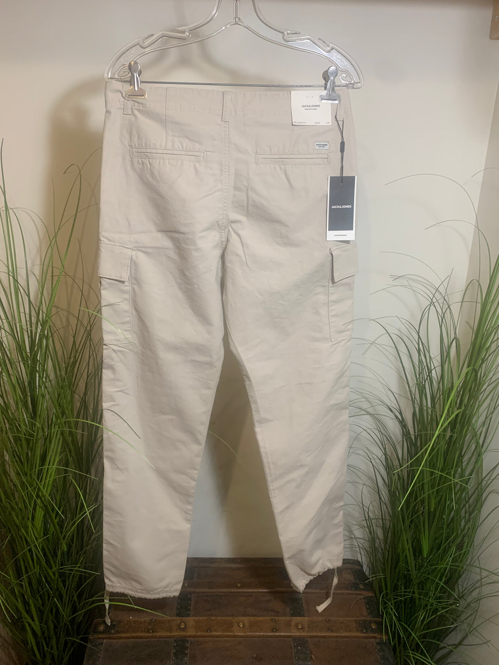 Size 30W 32L BRAND NEW JACK & JONES Relaxed Fit Cargo Pants