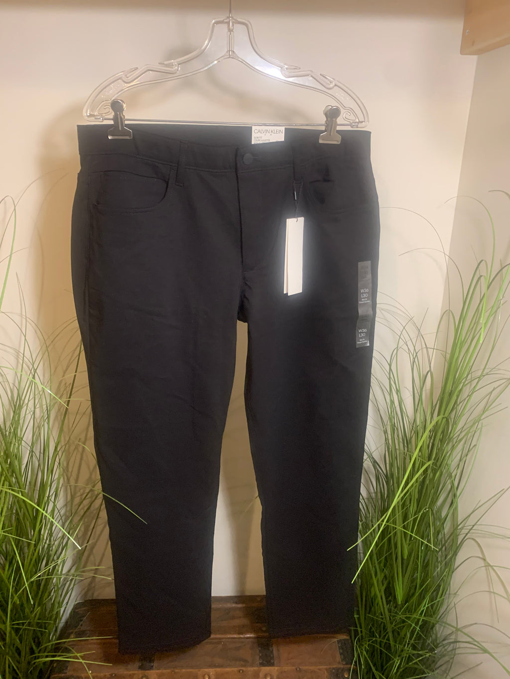 Size 36W 30L BRAND NEW Calvin Klein Stretchable Infinite Flexible Waist Wrinkle Resistant Slim Fit Pants