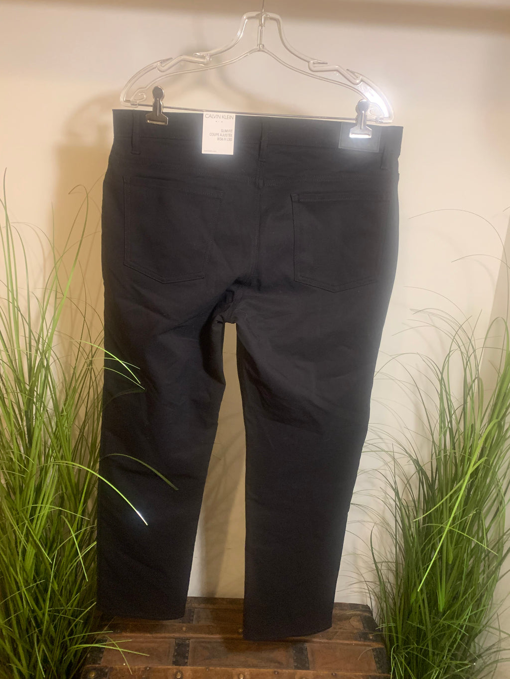 Size 36W 30L BRAND NEW Calvin Klein Stretchable Infinite Flexible Waist Wrinkle Resistant Slim Fit Pants